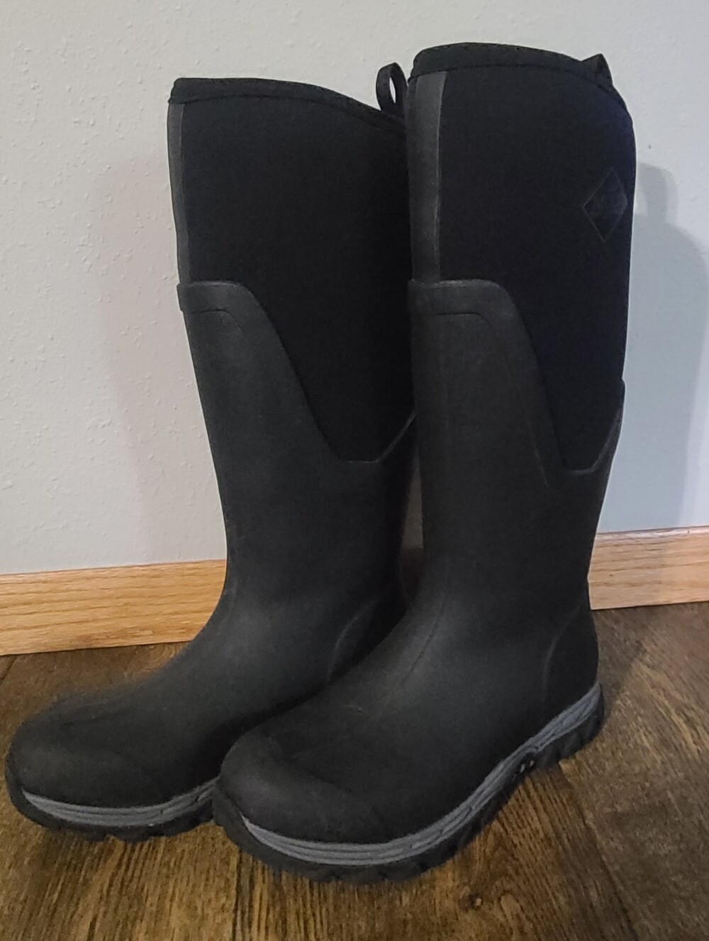 Women's Black Tall Waterproof MUCK arctic Boots Size 9